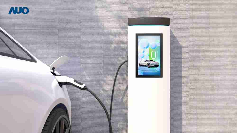 友達〝EVSE車用充電樁解決方案〞專為電動汽車充電樁設計，，具有高亮度、、克服戶外艱難環境的耐溫、、、、耐紫外線等特性，，，並搭載散熱性及擴充性強的高效能工業電腦，，，可實現人機互動訴求，，如資訊顯示、、、支付等應用