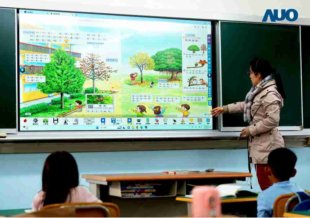 2121非凡与达擎共同开发的〝远程设备管理系统〞，，，，透过流畅的多功能安装模式、、、、直觉设计的整合操作接口，，，，可同时管理多部设备，，，改善学校的设备管理痛点