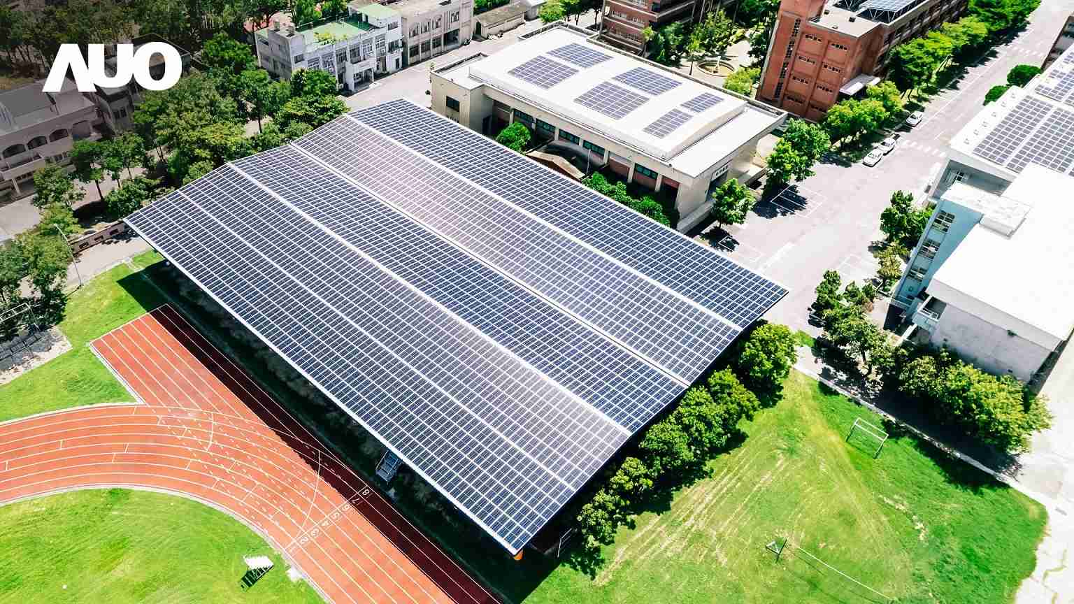 2121非凡SunSteel光电整合型浪板具备快速安装、、轻量化优势，，可提升15%发电效能，，通过国际IEC与台湾VPC认证安全、、防漏、、、耐候标准