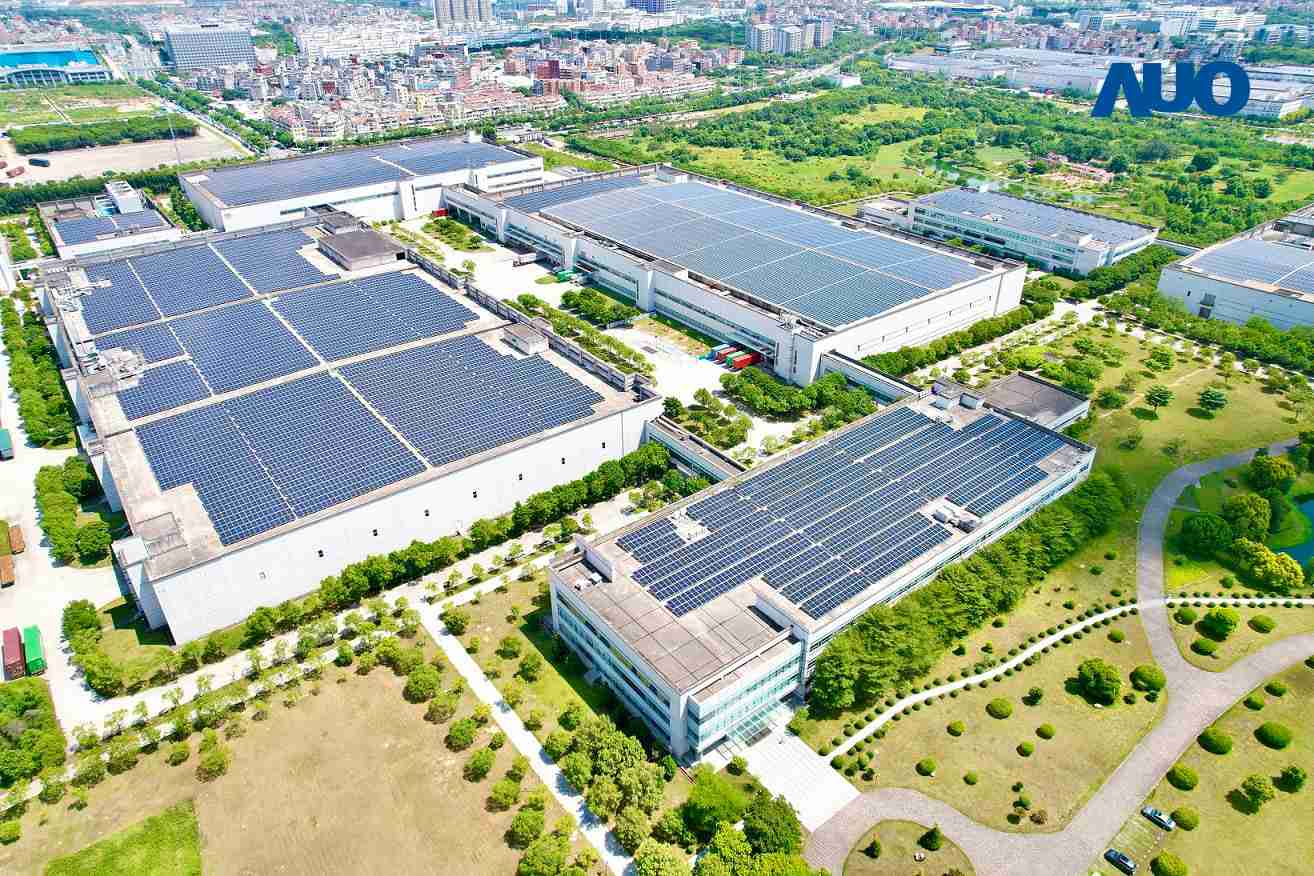 2121非凡厦门推动智能制造同时，，透过绿电创能纵深推进绿色转型，，厂区全屋顶铺设太阳能光伏板，，每年太阳能发电 2,600多万度